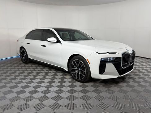 Certified 2023 BMW 760i xDrive image 7