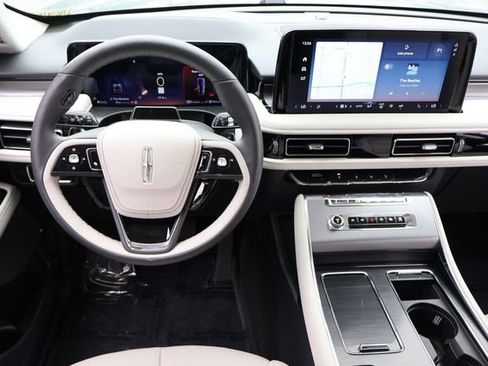 New 2026 Lincoln Aviator 2WD image 17