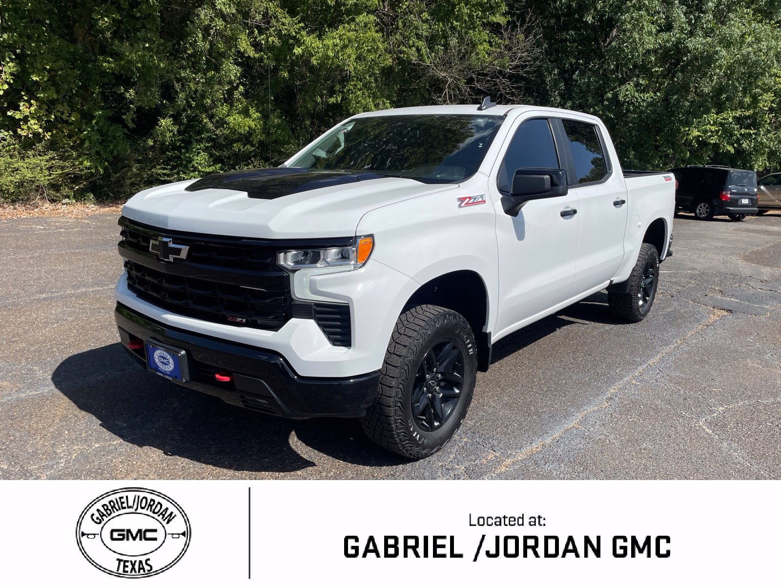 Used 2024 Chevrolet Silverado 1500 LT Trail Boss w/ Convenience Package II AWD/4WD image 1
