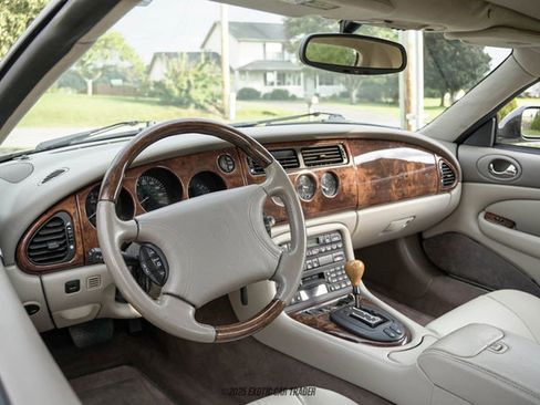 Used 1999 Jaguar XK8 Convertible image 43