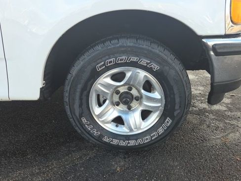 Used 1998 Ford F150 XLT image 4