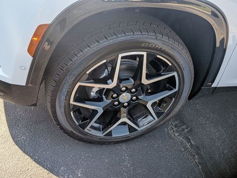 New 2026 Chevrolet Traverse High Country FWD image 11