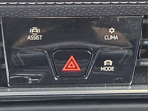 Used 2024 Volkswagen Atlas Cross Sport SE image 22