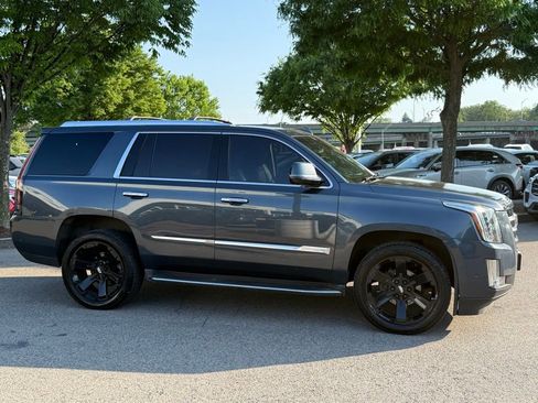 Used 2019 Cadillac Escalade Luxury AWD/4WD image 5