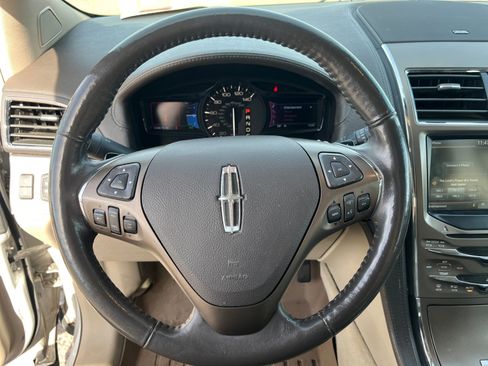 Used 2013 Lincoln MKX Base image 9