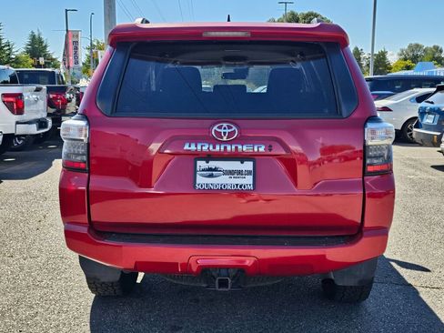 Used 2022 Toyota 4Runner SR5 AWD/4WD image 6