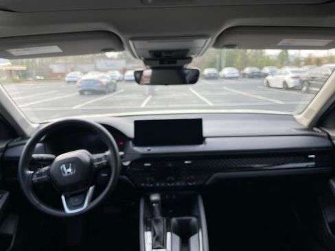 Used 2025 Honda Accord Touring image 5