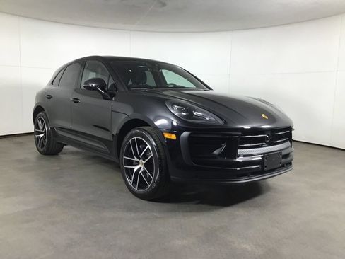 Certified 2026 Porsche Macan AWD/4WD image 9