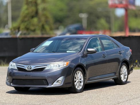 Used 2013 Toyota Camry XLE image 4