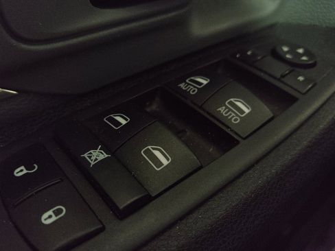 Used 2022 RAM 1500 Classic SLT RWD image 27