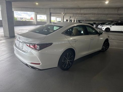 Certified 2025 Lexus ES 350 w/ Premium Package FWD image 3