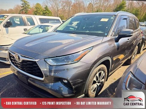 Used 2021 Toyota Highlander XLE AWD/4WD image 1