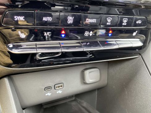 New 2026 Buick Encore GX Avenir image 13