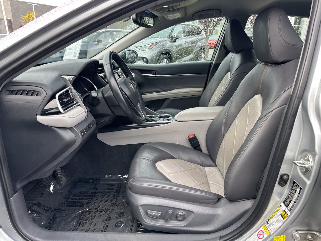 Used 2018 Toyota Camry XLE FWD image 12