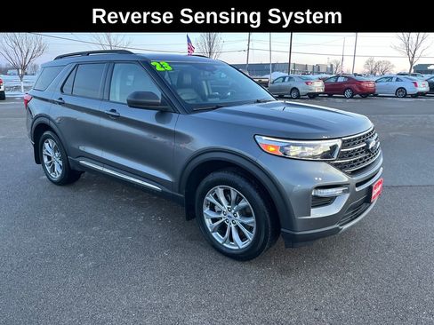 Used 2023 Ford Explorer XLT w/ Equipment Group 202A image 9