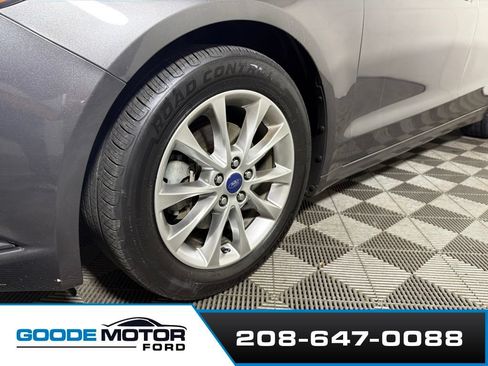 Certified 2017 Ford Fusion SE FWD image 26