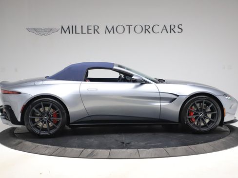 Used 2021 Aston Martin V8 Vantage Roadster RWD image 17