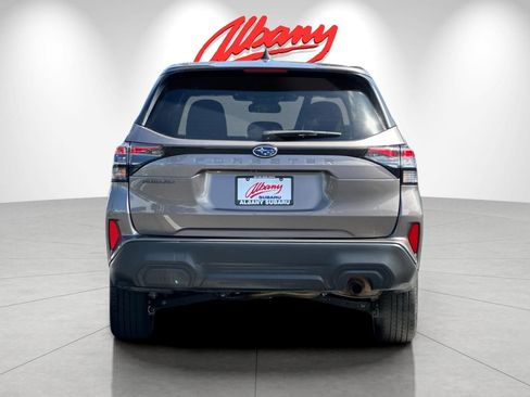 Used 2025 Subaru Forester Premium AWD/4WD image 5