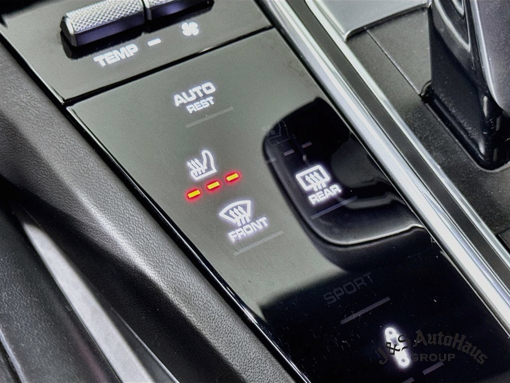 Used 2021 Porsche Cayenne GTS AWD/4WD image 27