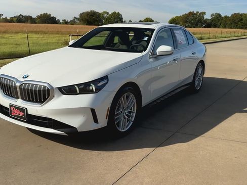 Used 2024 BMW 530i w/ Convenience Package image 7