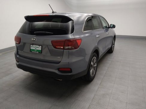 Used 2020 Kia Sorento LX image 9