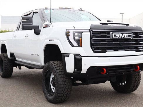 Used 2025 GMC Sierra 3500 AT4 w/ AT4 Premium Plus Package AWD/4WD image 7