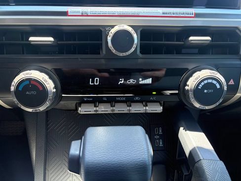 Used 2025 Toyota Tacoma TRD Off-Road AWD/4WD image 27