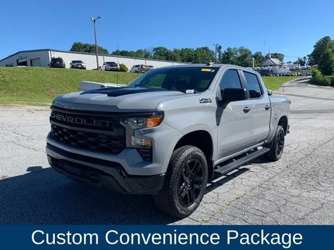 Used 2025 Chevrolet Silverado 1500 Custom Trail Boss w/ Dark Appearance Package AWD/4WD image 4