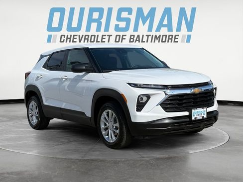 Used 2025 Chevrolet TrailBlazer LS w/ LS Convenience Package AWD/4WD image 1