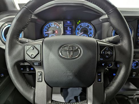 Used 2018 Toyota Tacoma SR image 16