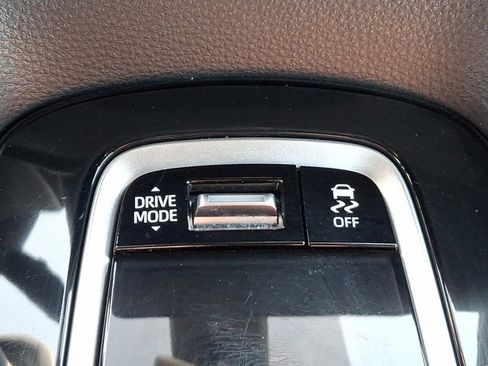 Used 2025 Toyota Corolla SE image 25