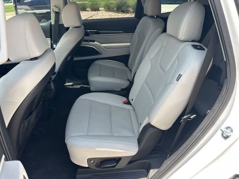 Used 2025 Kia Telluride S AWD/4WD image 16