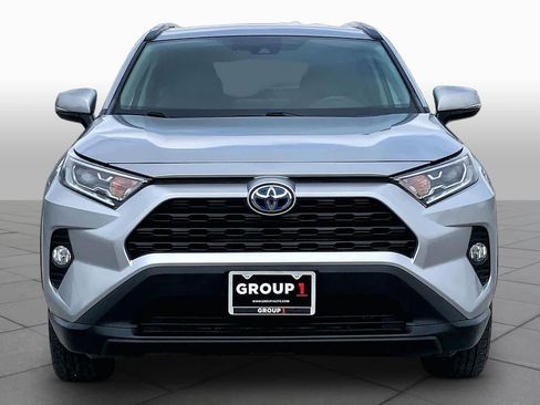 Used 2020 Toyota RAV4 XLE w/ XLE Grade Weather Package AWD/4WD image 4