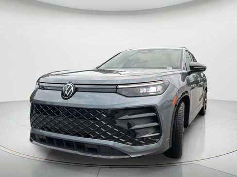New 2026 Volkswagen Tiguan SE R-Line FWD image 9