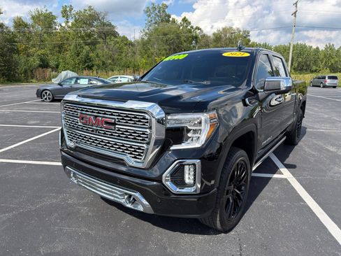 Used 2021 GMC Sierra 1500 Denali w/ Denali Carbonpro Edition AWD/4WD image 2