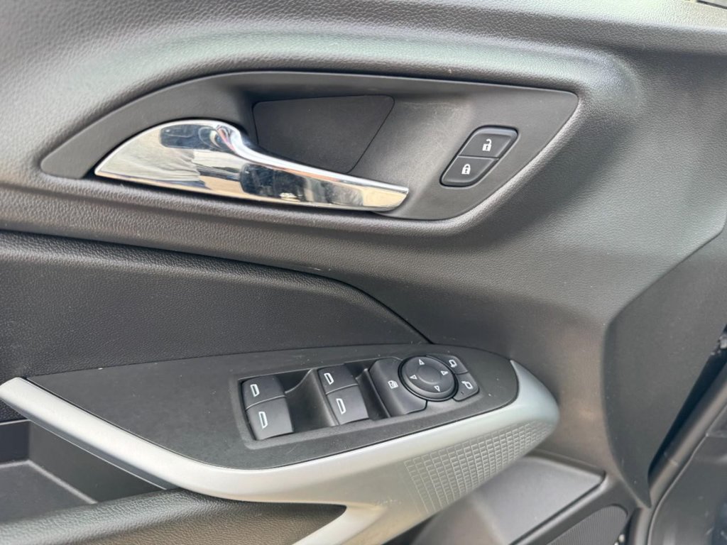 Used 2025 Chevrolet Trax LS w/ LS Convenience Package FWD image 15
