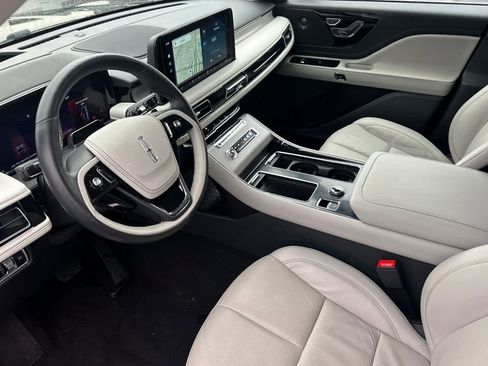 Used 2025 Lincoln Aviator Reserve image 11