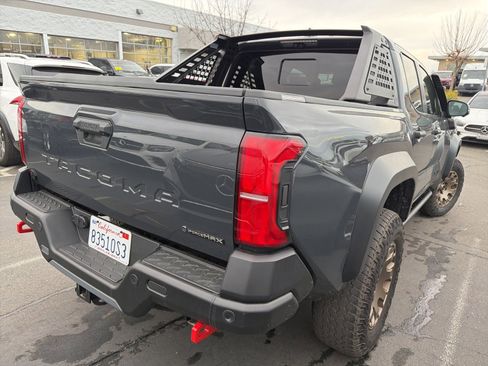 Used 2025 Toyota Tacoma Trailhunter image 3