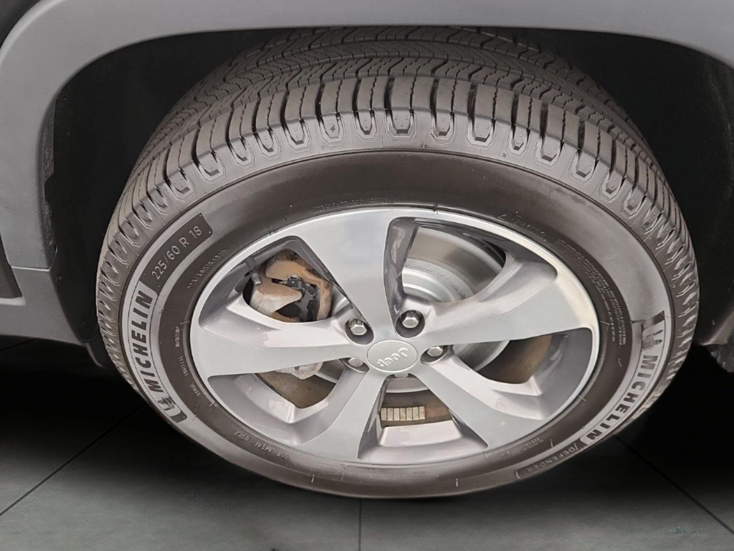 Used 2019 Jeep Cherokee Limited AWD/4WD image 12