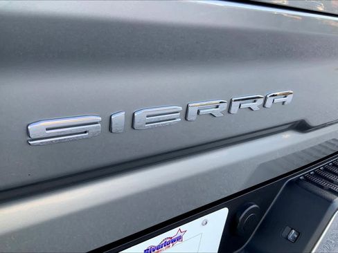 Used 2025 GMC Sierra 2500 SLT w/ SLT Convenience Package image 9