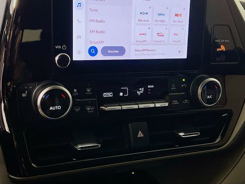 Certified 2024 Toyota Highlander XLE AWD/4WD image 14