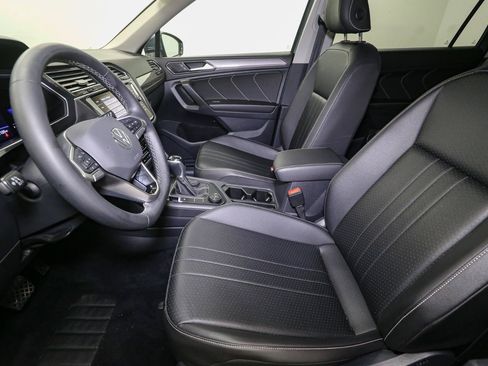 Used 2022 Volkswagen Tiguan SE AWD/4WD image 44