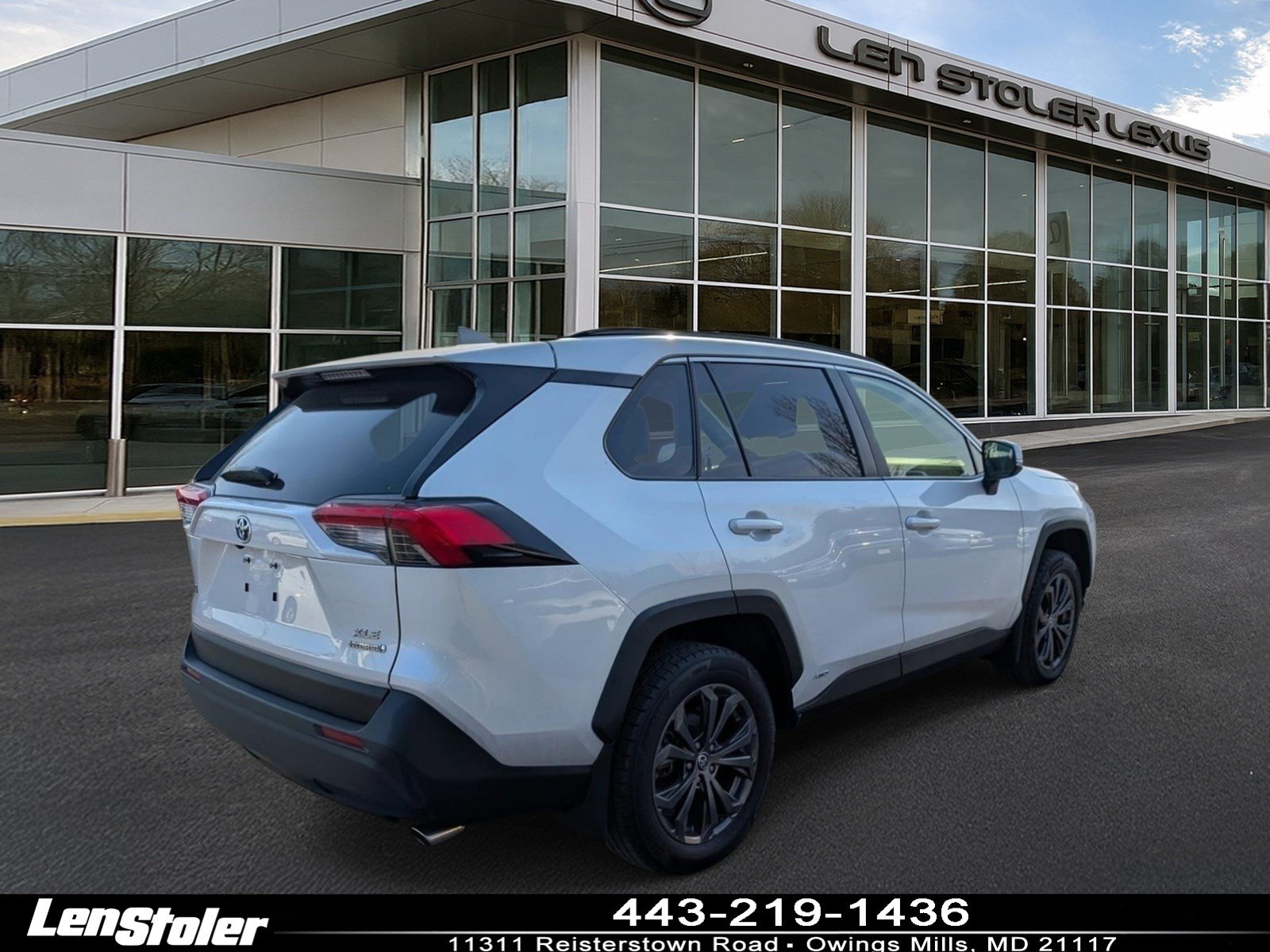 Used 2023 Toyota RAV4 XLE Premium AWD/4WD image 3