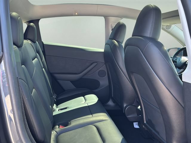 Used 2024 Tesla Model Y Long Range AWD/4WD image 15