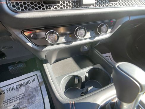 Used 2024 Honda HR-V Sport image 18