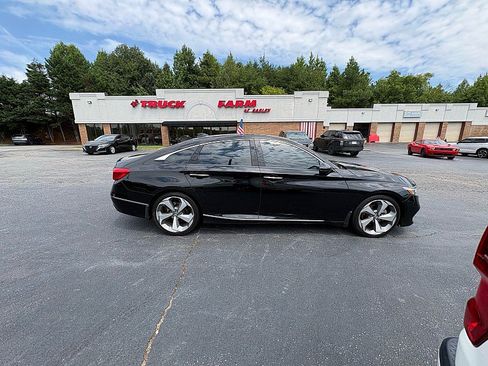 Used 2020 Honda Accord Touring image 1