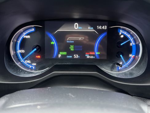 Used 2024 Toyota RAV4 SE image 29