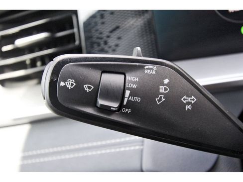 Certified 2025 Volkswagen Tiguan SE R-Line AWD/4WD image 20