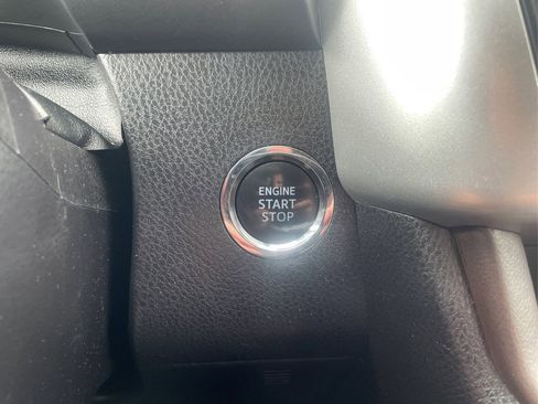 Used 2019 Toyota Highlander AWD V6 image 29