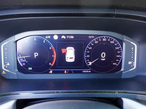 Used 2022 Volkswagen Taos SEL w/ Panoramic Sunroof Package image 16